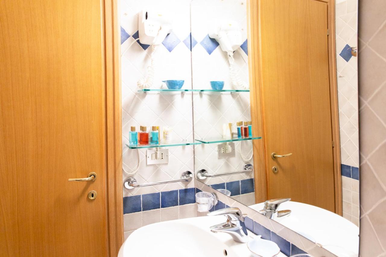 Via Mazzini - Francamaria Rooms Βερνάτσα Εξωτερικό φωτογραφία