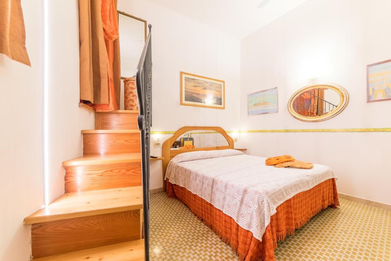 Via Mazzini - Francamaria Rooms Βερνάτσα Εξωτερικό φωτογραφία