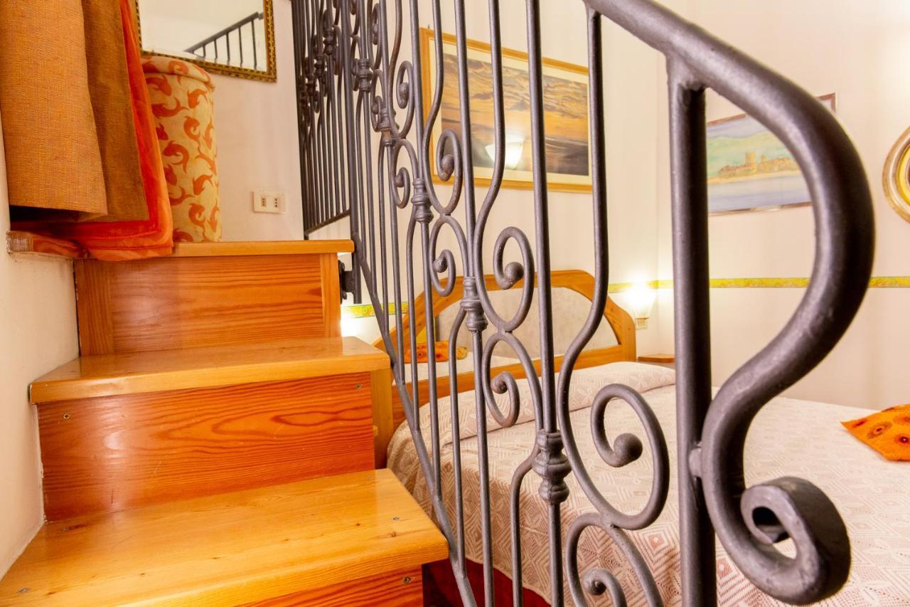 Via Mazzini - Francamaria Rooms Βερνάτσα Εξωτερικό φωτογραφία