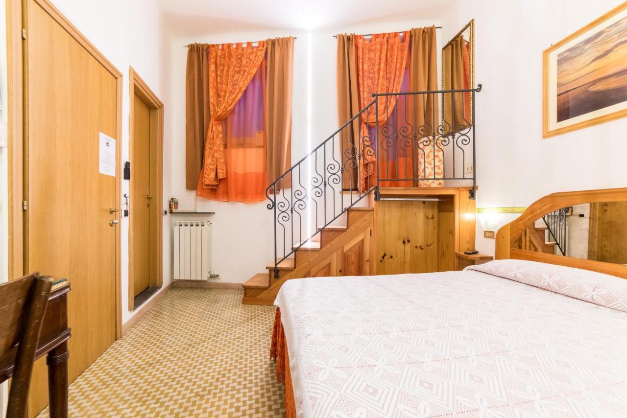 Via Mazzini - Francamaria Rooms Βερνάτσα Εξωτερικό φωτογραφία
