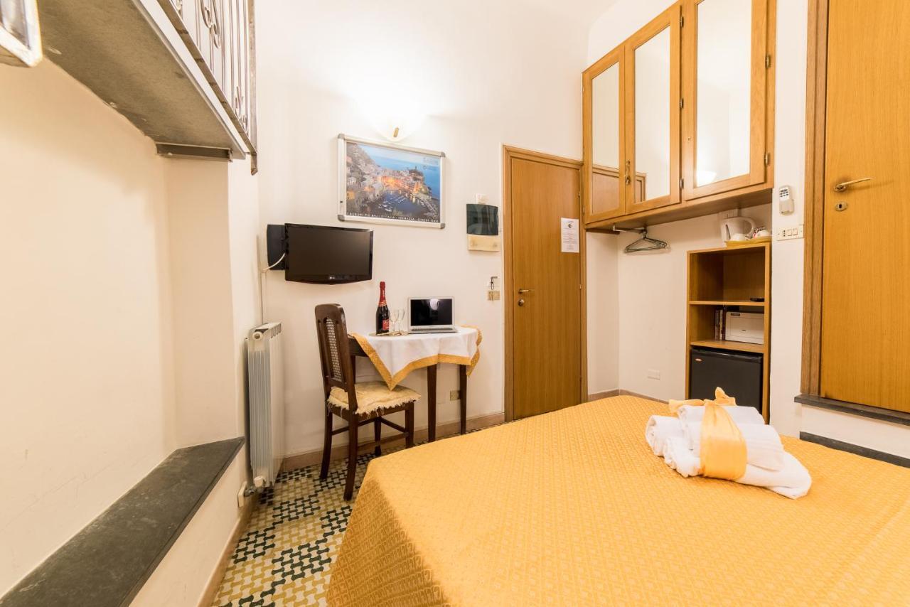 Via Mazzini - Francamaria Rooms Βερνάτσα Εξωτερικό φωτογραφία